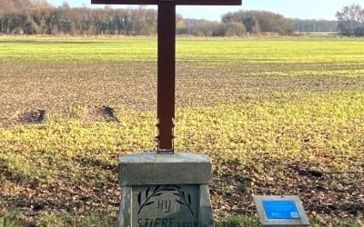 Kruis aan de Weideweg in Leunen herplaatst